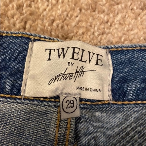 Distressed Jeans - Picture 6 of 7